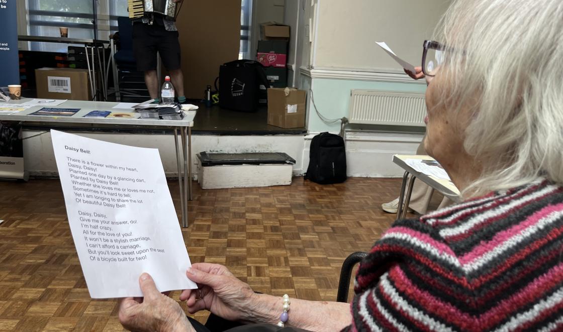 Pauline Jones singing to 'Daisy, Daisy'
