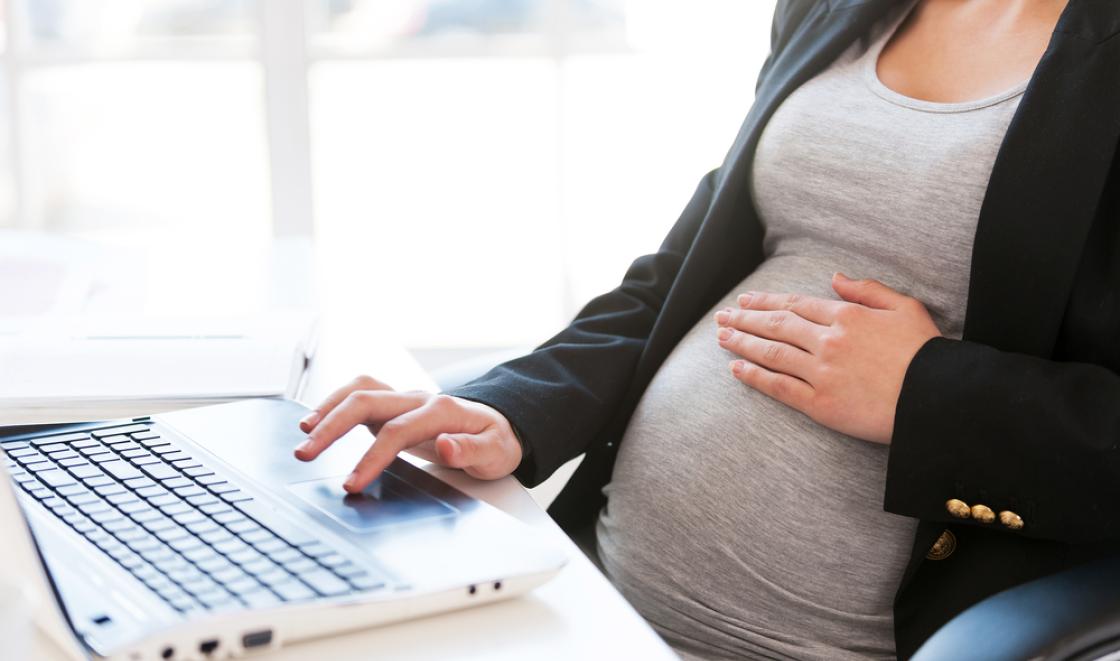 Pregnant woman with laptop
